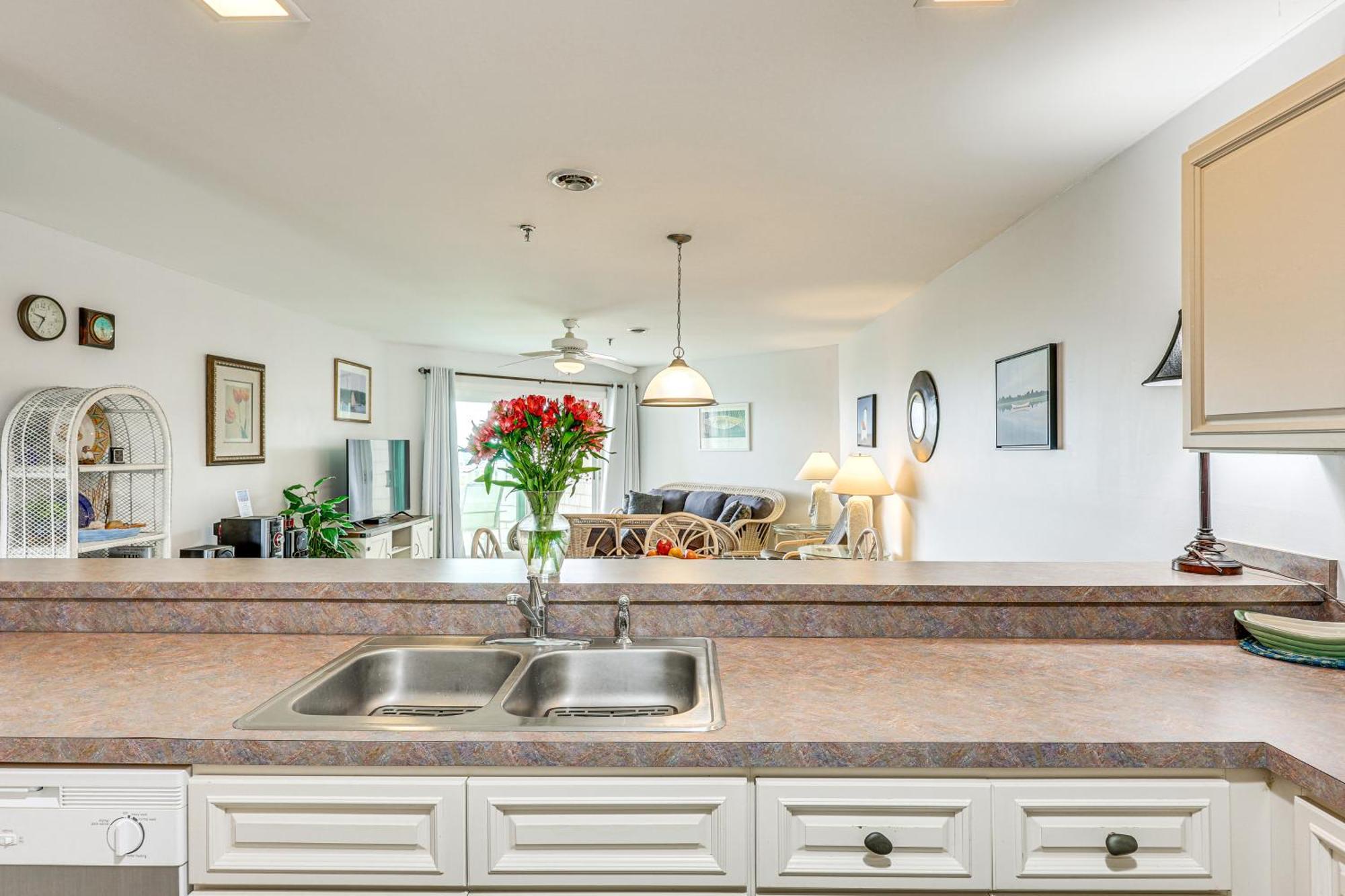 Oak Island Beachfront Condo With Community Pool Экстерьер фото